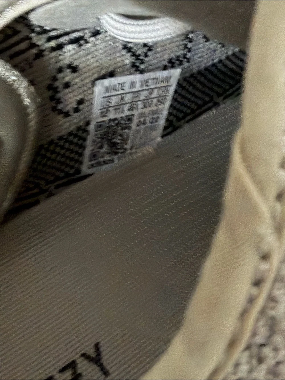 Yeezy Boost 350 V2 slate with Black Stripe
